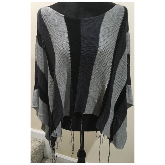 CHIC VERTICAL STRIPPED FRINGED PONCHO - BLACK & GREY - Picture 7 of 13